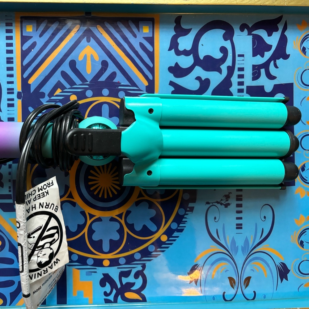 BEDHEAD 3 barrel curling iron